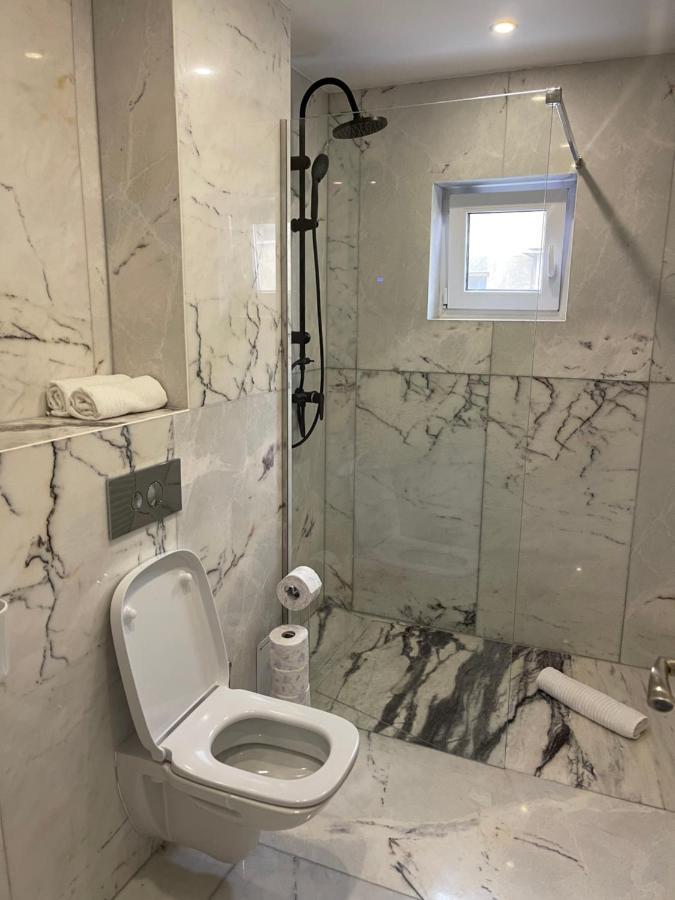Apartament Emma Tergovistye Kültér fotó