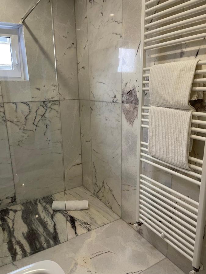 Apartament Emma Tergovistye Kültér fotó
